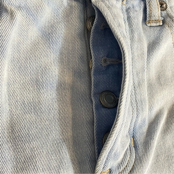 AMERICAN EAGLE AEO Women's Size 8 Lightwash distressed frayed hem mini skirt - Picture 5 of 6